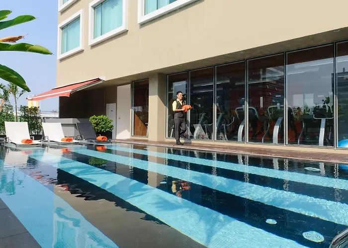 Hilton Garden Silom 4*